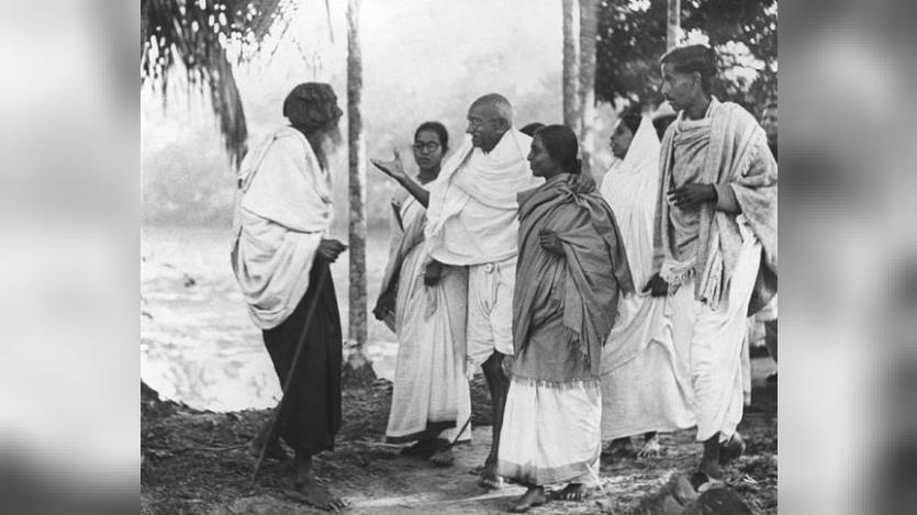 Gandhi speaking to the riot victims in Noakhali. Credit: Photo Division, Government of India