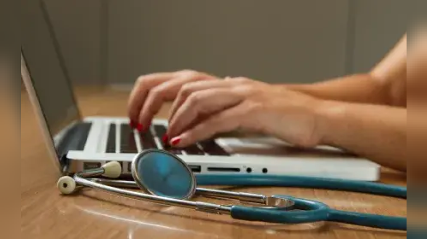 CHOOSING THE RIGHT CMS FOR HEALTHCARE WEBSITES