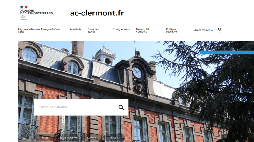 Homepage of ac-clermont.fr featuring a search bar and a historic building facade.