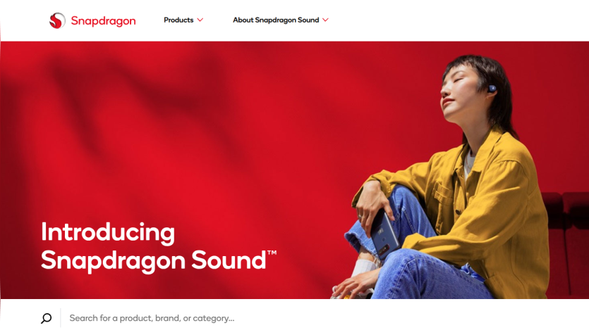 Snapdragon Sound introduction page with a person wearing earbuds against a red background and navigation menu