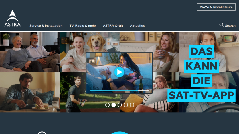 Satellite TV app promotion with diverse people enjoying TV and text 'DAS KANN DIE SAT-TV-APP'
