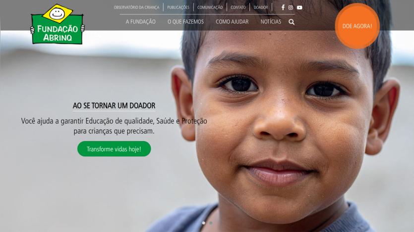 Fundação Abrinq homepage with a close-up of a child's face and a call to action to become a donor for quality education, health, and protection for children