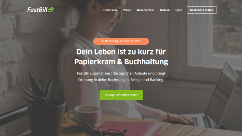 FastBill homepage with navigation and headline promoting automation of invoices and bookkeeping with a free 14-day trial button