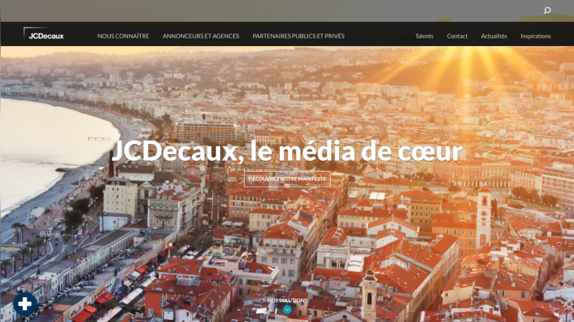JCDecaux homepage with cityscape at sunset and headline 'JCDecaux, le média de cœur'