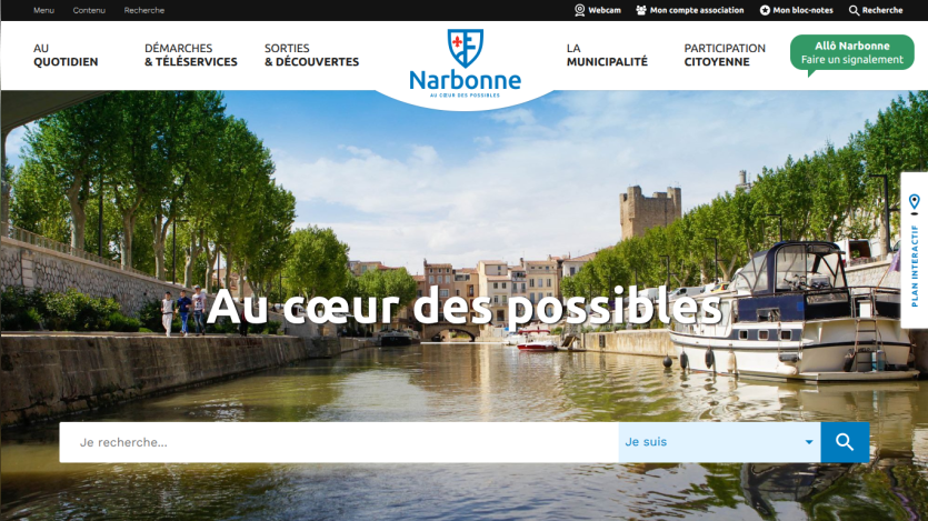 Narbonne city website with canal view, navigation menu, and search bar under the slogan 'Au cœur des possibles'