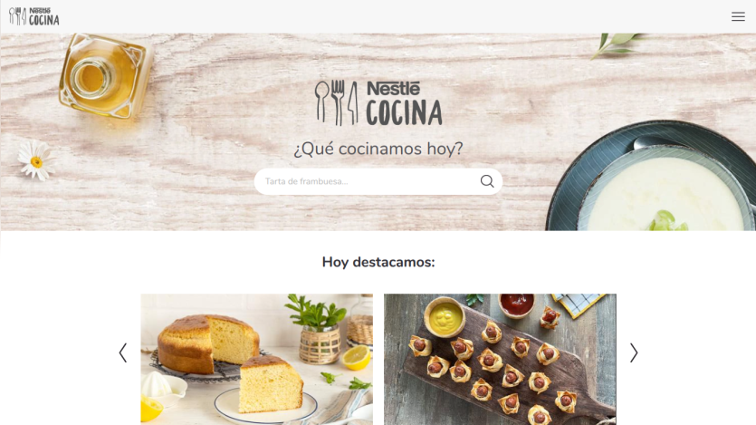 Nestlé Cocina homepage with search bar and featured recipes including cake and appetizers under 'Hoy destacamos'