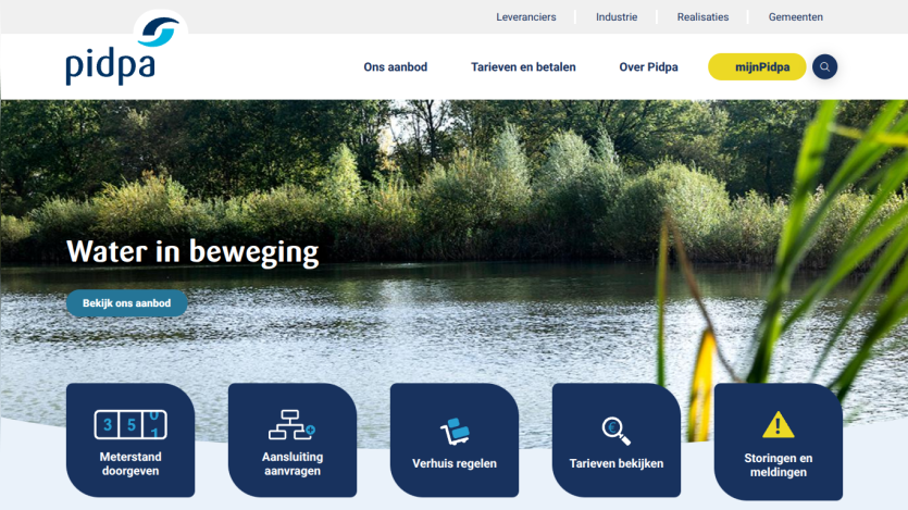 Pidpa website homepage with water-themed hero image and navigation offering services like meter reading, connection requests, and moving arrangements