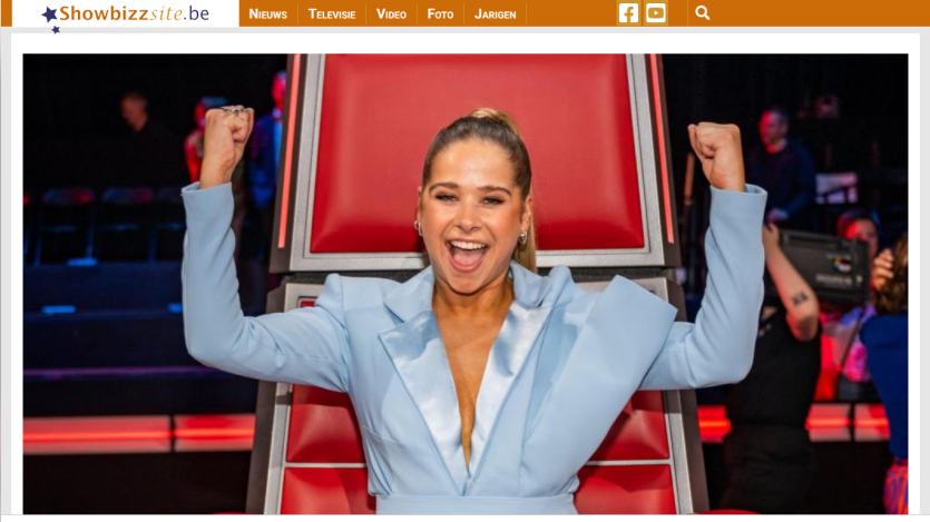 Showbizzsite.be homepage with navigation menu and a woman celebrating in a red chair