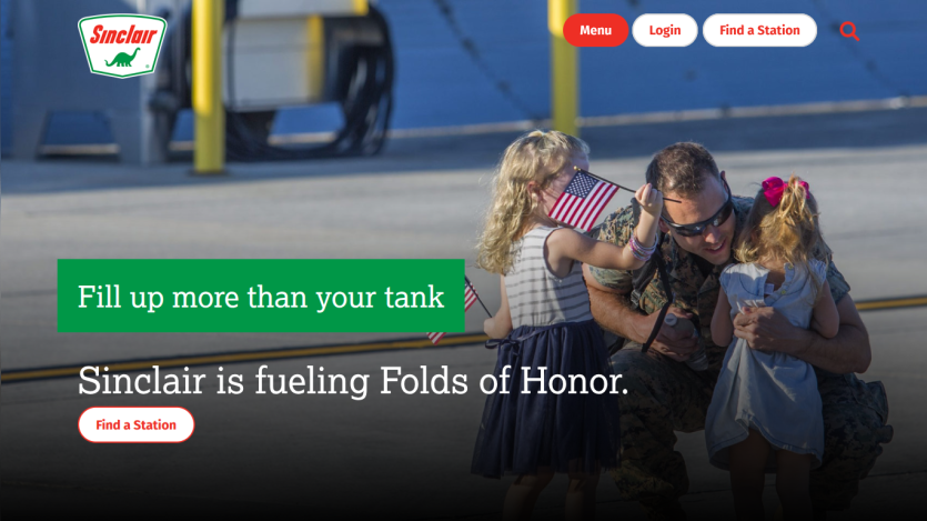 Sinclair homepage hero with a soldier hugging two children holding American flags and text about fueling Folds of Honor