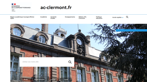 Homepage of ac-clermont.fr featuring a search bar and a historic building facade.