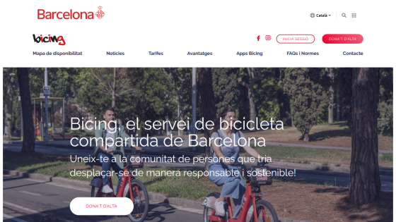 Barcelona Bicing bike-sharing service homepage with navigation and call to action to join community