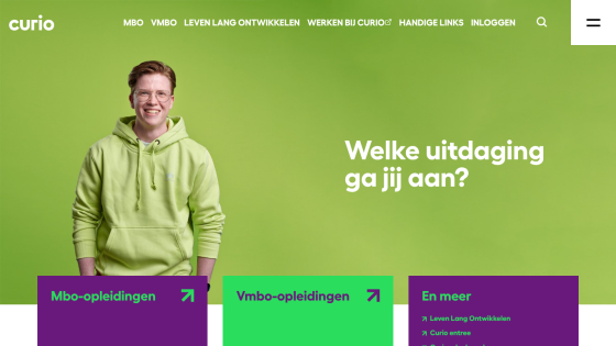 Educational website hero with a smiling young man and text 'Welke uitdaging ga jij aan?' offering MBO and VMBO courses