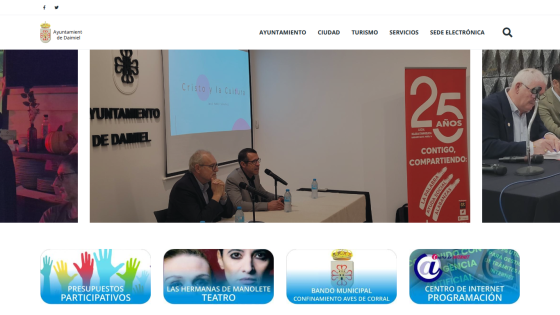 Ayuntamiento de Daimiel website with navigation menu and a hero section showing a presentation and event banner