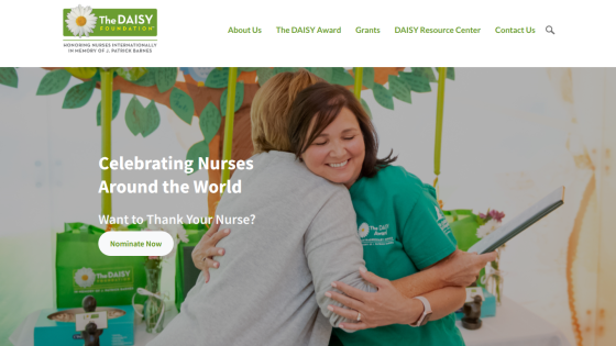 The DAISY Foundation homepage with a hero image of two people hugging and text inviting to thank nurses by nominating them