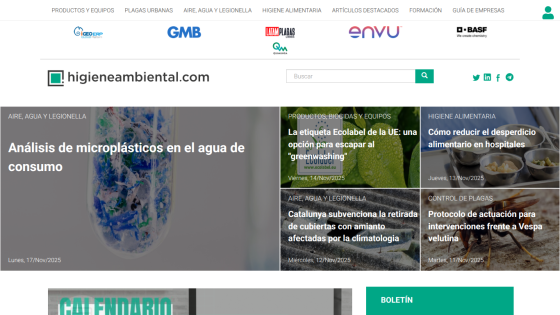 higieneambiental.com homepage with articles on microplastics, EU ecolabel, food waste reduction, asbestos removal, and pest control