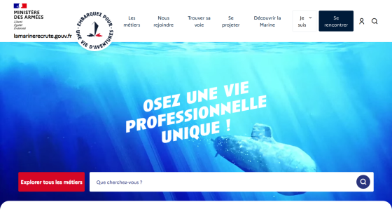 French Ministry of Armed Forces recruitment site with underwater background and slogan inviting unique professional life.
