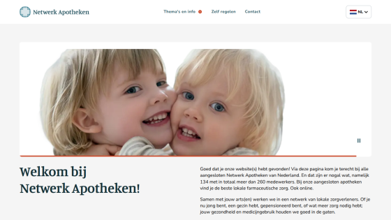 Welcome page of Netwerk Apotheken with navigation links and a hero image of two children hugging