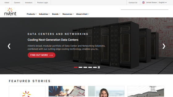 Homepage featuring data centers and networking solutions with a call-to-action button.