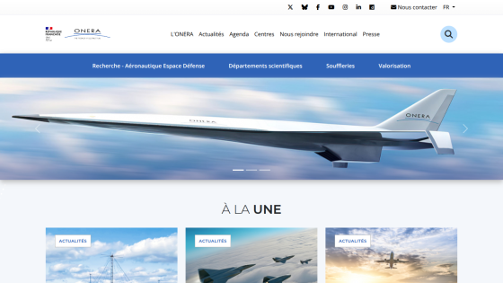 Homepage featuring a sleek aircraft design and navigation options.