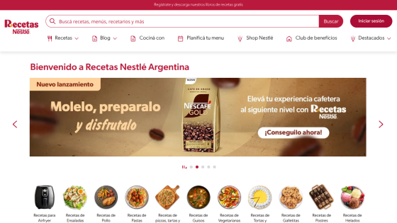 Recetas Nestlé Argentina homepage with coffee product promotion and recipe categories including Airfryer, salads, chicken, pasta, and desserts