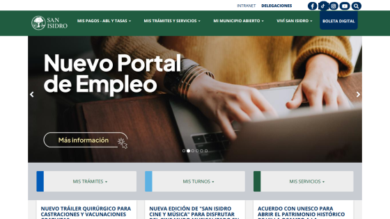 San Isidro municipal website with a new employment portal announcement and navigation menus for payments, services, and open municipality