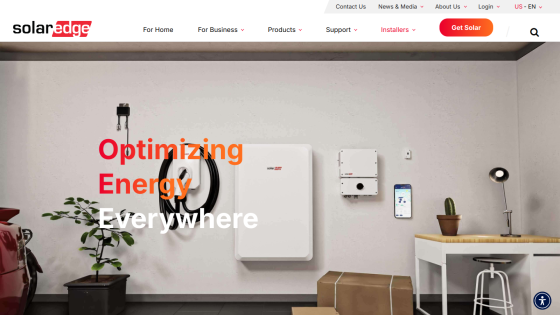 Homepage showcasing energy optimization solutions with a battery and smart devices.
