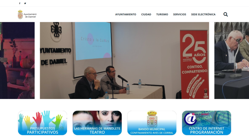 Ayuntamiento de Daimiel website with navigation menu and a hero section showing a presentation and event banner