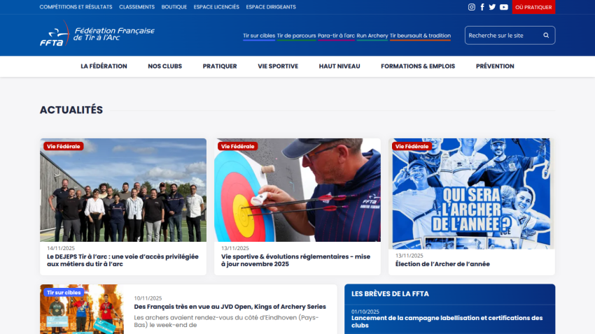 French Archery Federation website showing news articles with dates and images about archery events and updates.