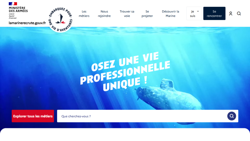 French Ministry of Armed Forces recruitment site with underwater background and slogan inviting unique professional life.