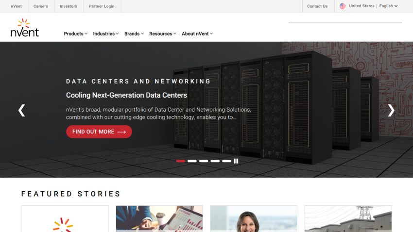 Homepage featuring data centers and networking solutions with a call-to-action button.