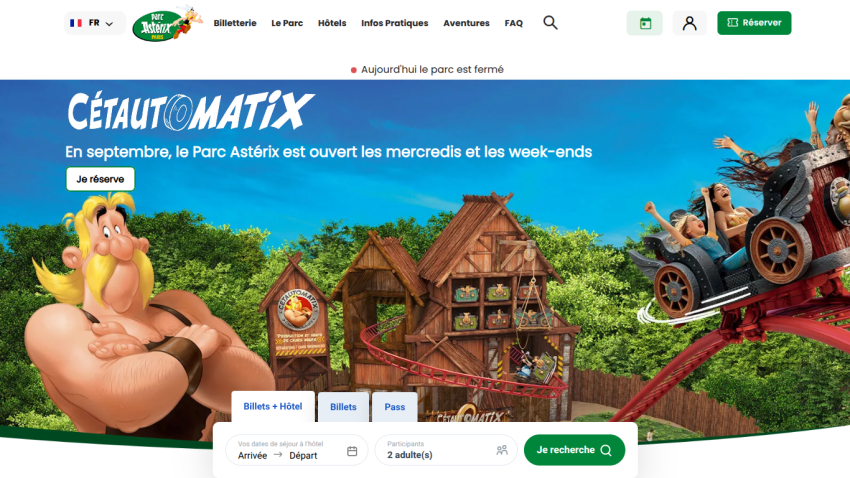 Website for Parc Astérix promoting weekend openings with a colorful hero image.