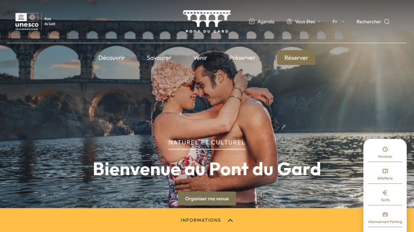 Homepage of Pont du Gard tourism site with a couple embracing under the bridge and options to discover, book, and organize a visit