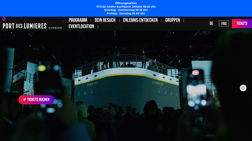 Port des Lumieres Hamburg website with navigation menu, opening hours, and ticket booking button over a crowd viewing a ship exhibit