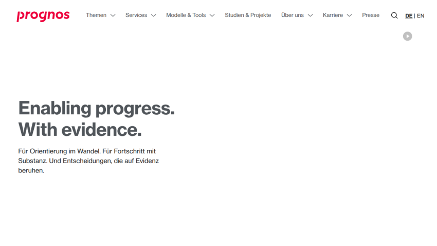 Homepage with navigation menu and headline 'Enabling progress. With evidence.' plus supporting German text about orientation and decisions based on evidence.