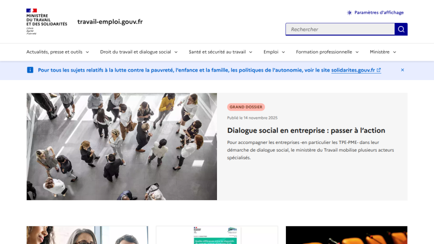 French Ministry of Labour website with news on social dialogue in companies and navigation menu