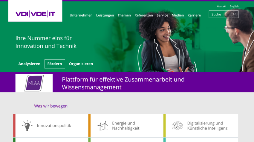 German technology and innovation site with navigation, search, and hero text about collaboration and knowledge management.