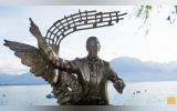 statue